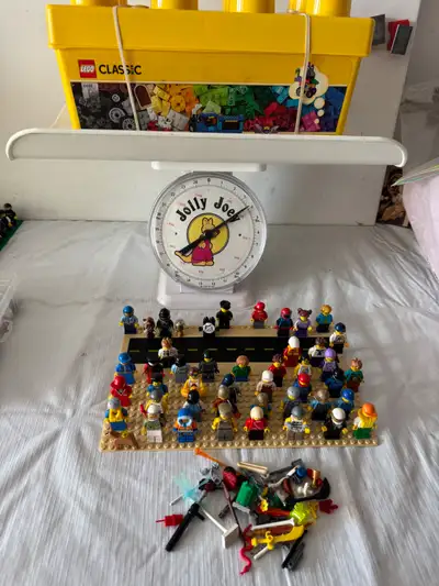 AUTHENTIC COMPLETE LEGO, MINI FIGURES, WITH 4 POUNDS OF BULK LEGO, ACCESSORIES INCLUDED, READ ADD 45...