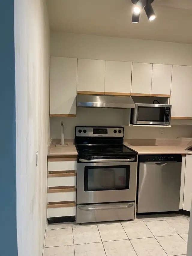 Private Room in Downtown Yaletown for Rent in Room Rentals & Roommates in Vancouver - Image 5