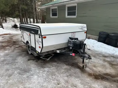 Spring is here! All ready to hook up and go! This 2018 Coachman Clipper 806LS is clean clean clean!...