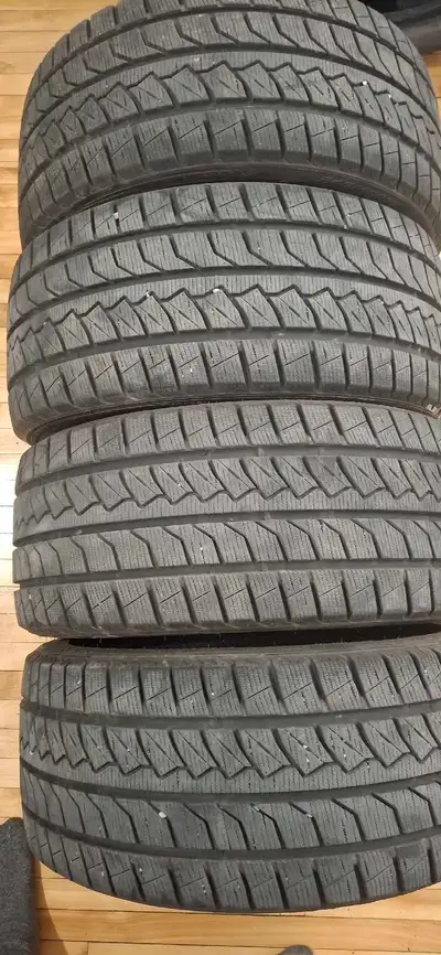 4 très bon pneus comme neuf 11/32 restant 225 les 4