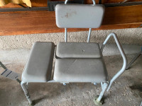 Bathtub bench / shower chair for elderly in good condition.