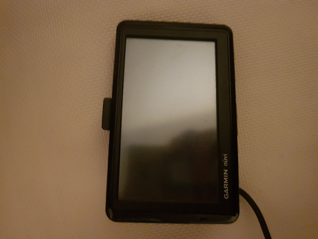GPS GARMIN NUVI 1370 w/Dash Mount & Charger USED.  in General Electronics in Dartmouth