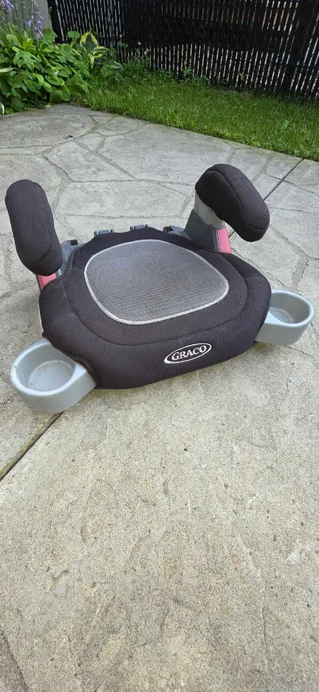 Graco Booster Seat in Strollers, Carriers & Car Seats in Edmonton - Image 3
