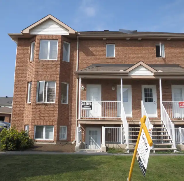 Spacious and bright 2br apt in plateau with appliances Aug 1st