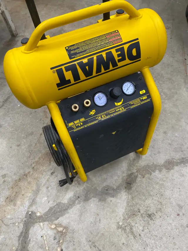 Dewalt compressor in Power Tools in Chatham-Kent - Image 3