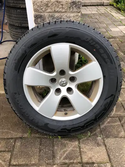Hankook Dynapro HT P275/60R20 114T tires Tires were bought new October 2024 for Dodge Ram. Hardly an...