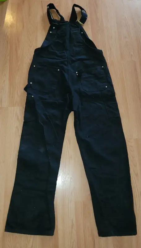 Carhartt - Jacket C03 - Bib pants R01 - youth bib pants RN in Other in Red Deer - Image 6