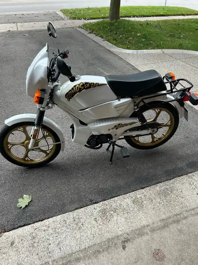 This pristine 2005 Tomos Targa LX moped is in excellent condition and has been incredibly well-maint...