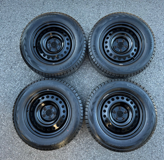 235/65/17 Yokohama Iceguard G075 90% tread off Nissan Rogue in Tires & Rims in Ottawa