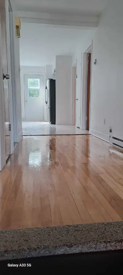 Grand 5 1/2 à louer au 1er étage d'un duplex, situé proche des centres commerciaux, des écoles, de t...