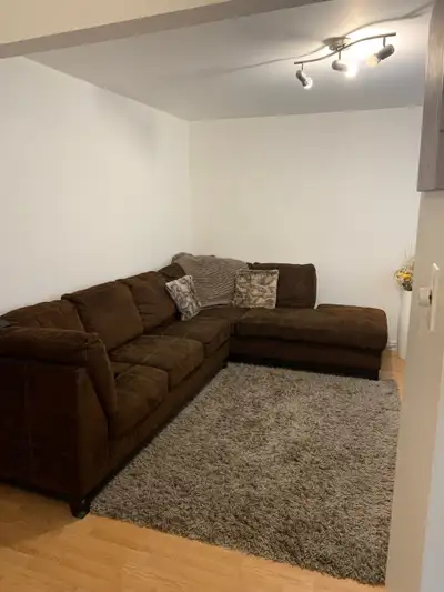 320 rue antoine pinard, trois rivières. Beau grand 3 1/2 à louer au rez-de-chaussée. L’appartement e...