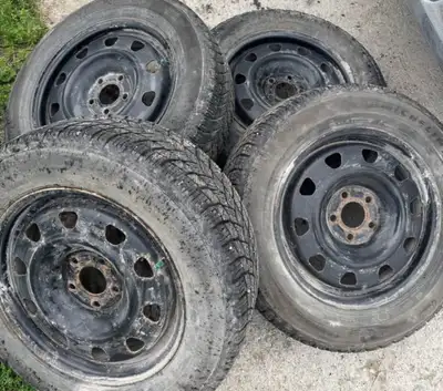 -Hello :) -I’m selling a set of 215/60r16 Michelin X-ice Winter tires in rims thats fits 2004-2012 C...