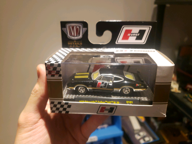 M2 Machines 1970 Oldsmobile Cutlass 442 W-30 Hurst black in Arts & Collectibles in Markham / York Region - Image 2