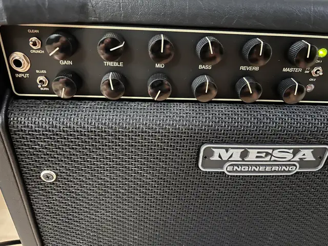 Mesa Express 5:25 Professional Guitar Amp in Amps & Pedals in City of Toronto - Image 3