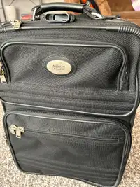 AMERICAN TOURISTER CARRY ON BAG/LUGGAGE