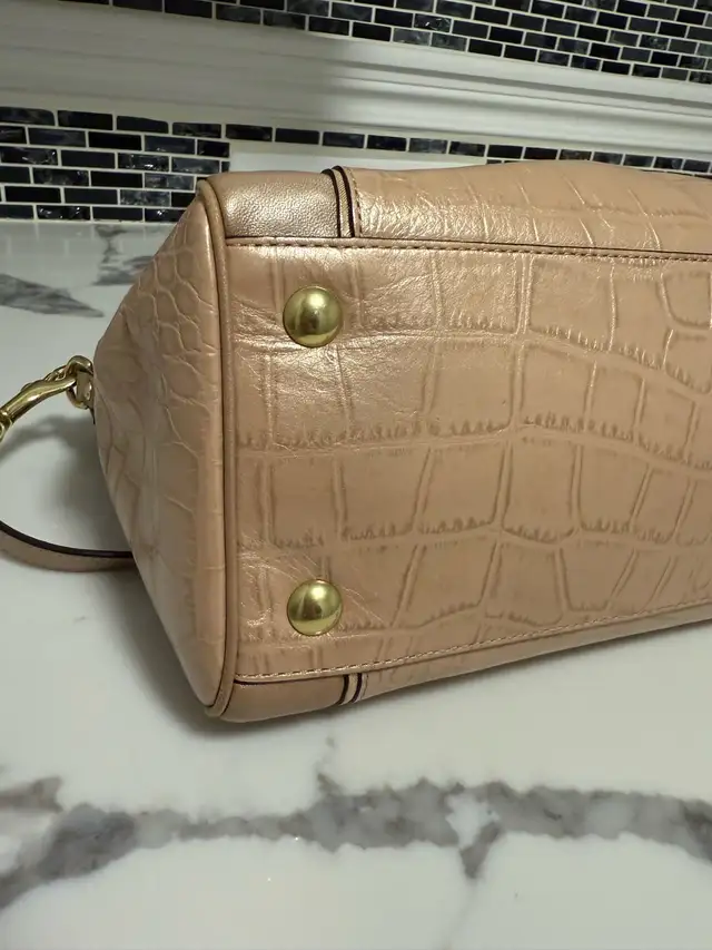 Coach Taylor Exotic Leather Purse in Women's - Bags & Wallets in Strathcona County - Image 5