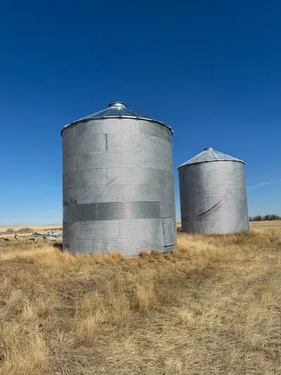 2 / 5200 bu westeel bins darmani floors welded steel new large lids stored on gravel to be moved 150...