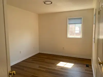 Private bedroom available for rent for $875 per month plus utilities near Mississauga Rd and Derry i...