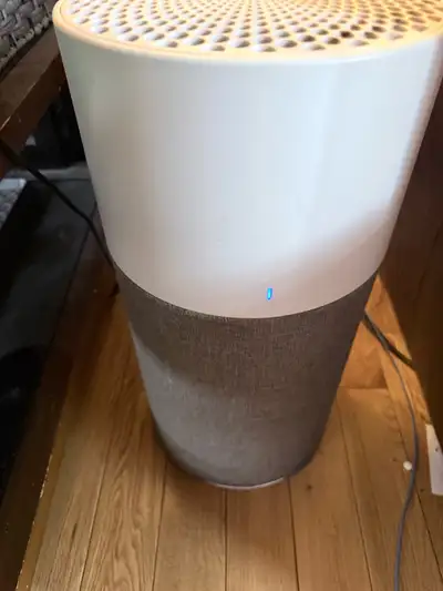 Breathe easier with this Blueair 311 Auto air purifier, designed to eliminate dust, pollen, smoke, a...