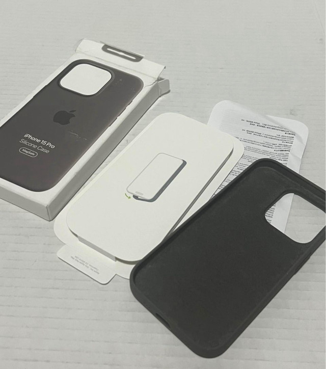 NEW Apple iPhone 15 Pro Silicone Case with MagSafe - Clay in Cell Phone Accessories in London - Image 2