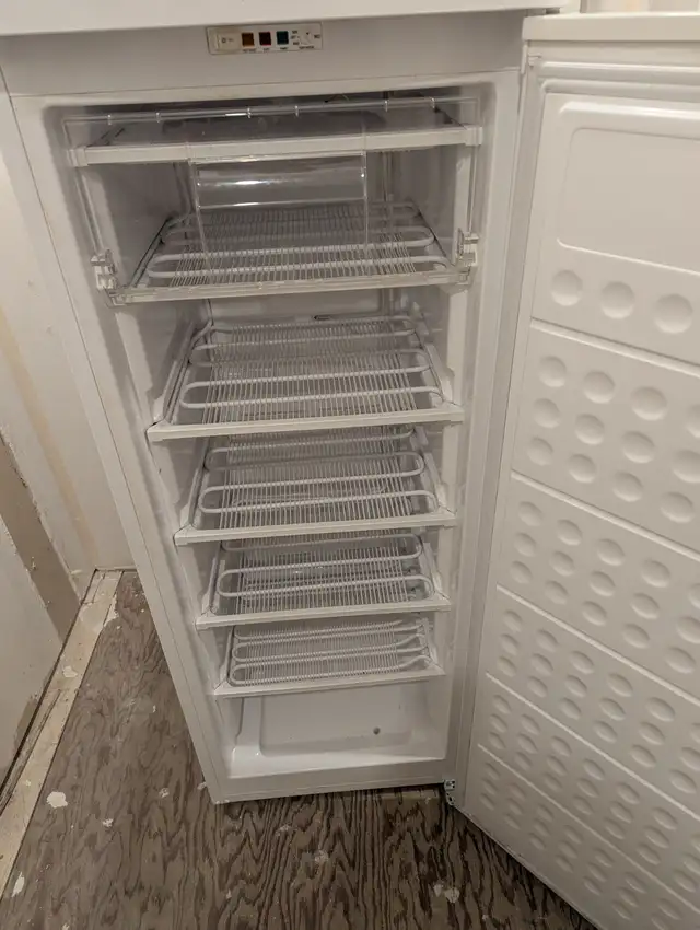Upright Freezer.64346709198979124