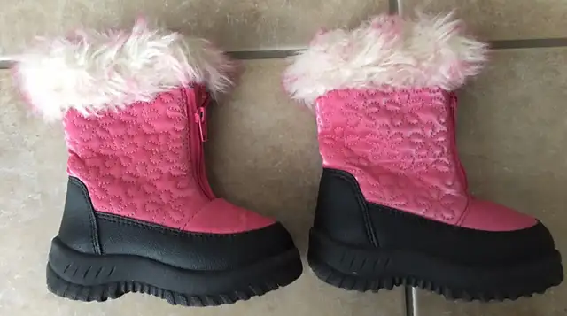 Toddler size 6 winter boots 62864744249986122