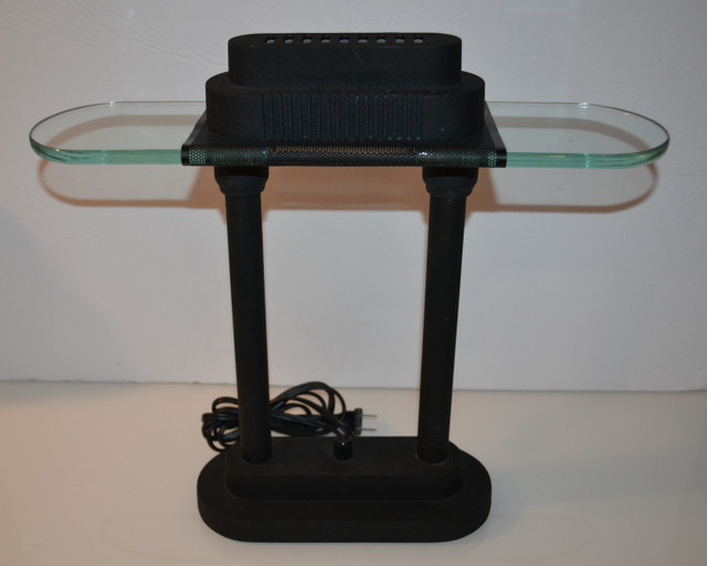 Vintage Underwriters Laboratories Portable Desk Halogen Lamp dans Art et objets de collection  à Calgary