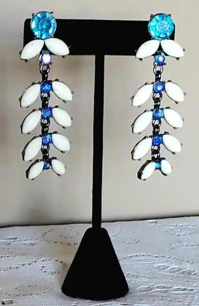 "COCOAJEWELRY" FEATHER GEMSTONE PIERCED STUD EARRINGS, View more