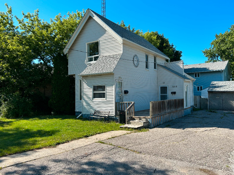 1 Bed, 1 Bath upper floor unit FOR RENT Long Term Rentals Sarnia