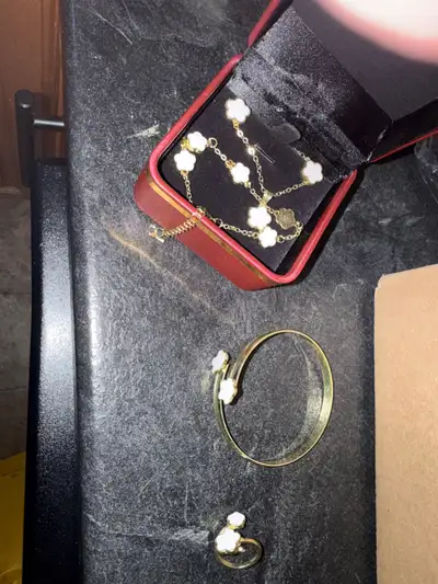 Flower Motif Jewellery Set, View more