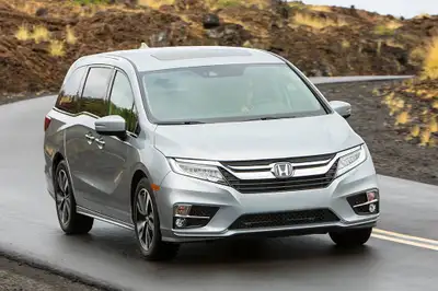 ￼￼ Montreal to Toronto minivan every day 6am from Toronto to Montreal 1pm afternoon please call to r...