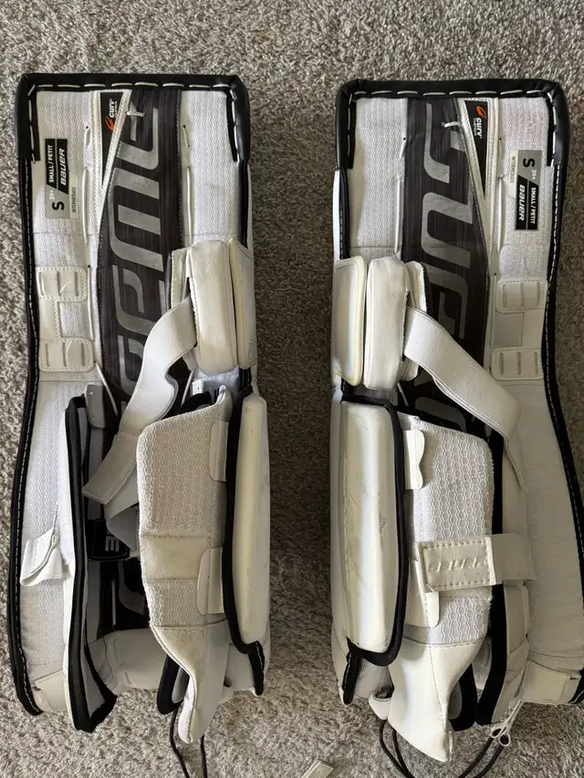 Bauer Supreme Intermediate Goalie Pads - Excellent Condition in Hockey in Calgary - Image 3