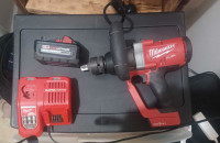 Milwaukee 1" impact wrench with highoutput battery & fast charge