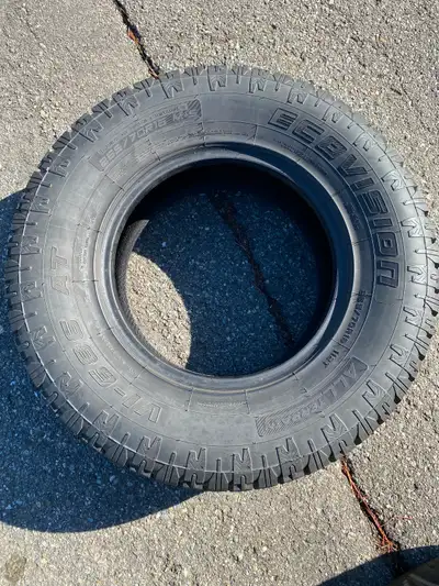 4 pneus d’été à vendre très bonne condition grandeur 265/70R16