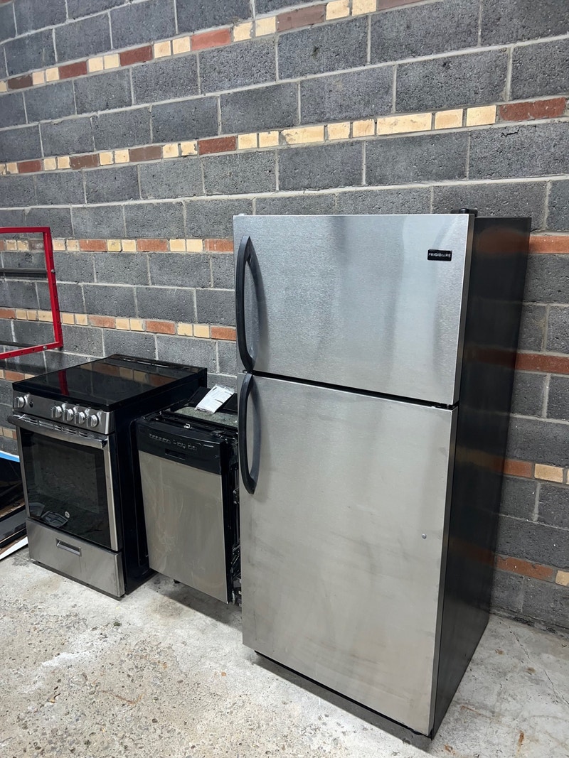 28.5” Fridge good working condition like new stainless Refrigerators
