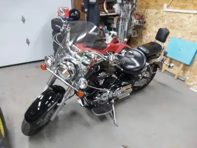 Mint motorcycle 1100 v star looking to trade more detils when i here from you