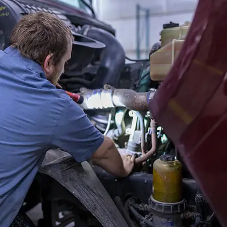 Truck Trailer Mechanic for Fleet Maintenance in Drivers & Security in Mississauga / Peel Region - Image 3