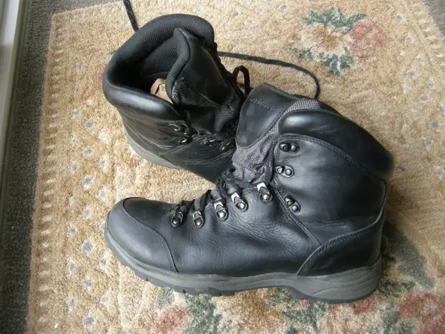 Men's winter boots Uggs, Land's End in Men's Shoes in Markham / York Region - Image 9