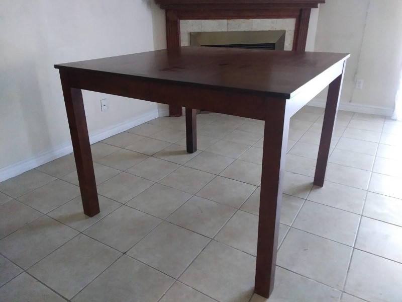 4x4' Large Bar Height Table Can sit 8 I DELIVER Dining Tables & Sets