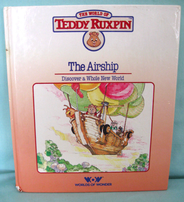 VINTAGE 1985 TEDDY RUXPIN  avec/with THREE BOOKS dans Art et objets de collection  à Ouest de l’Île - Image 4