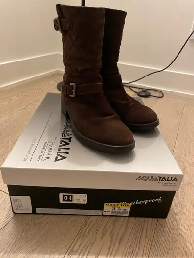 Bottes d’hiver. Winter boots., View more