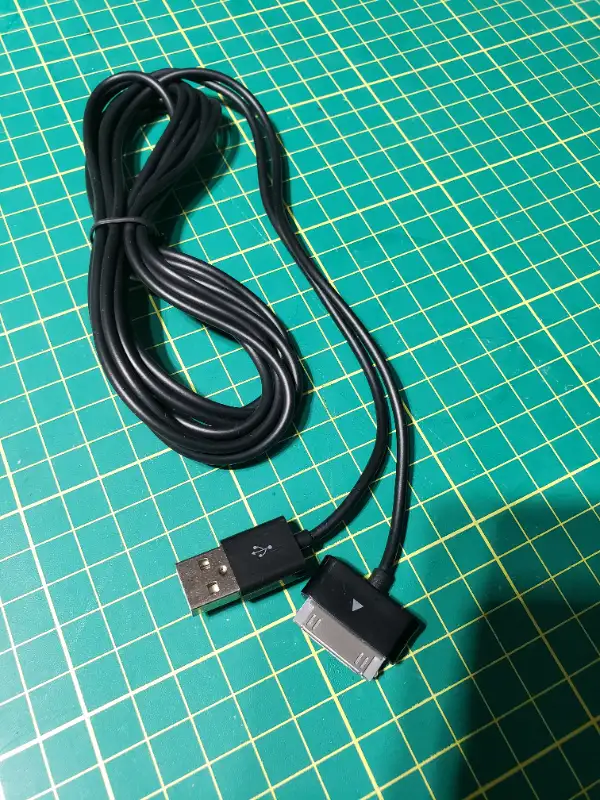 Samsung  Tablet ( DATA /Power cable ) in General Electronics in Oshawa / Durham Region - Image 3