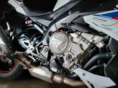 Sport version, quick shifter, cruise, heated grips, dongle that keeps settings, semi active suspensi...