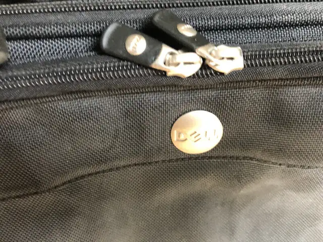 Sac portable DELL laptop bag in Laptop Accessories in City of Montréal - Image 3