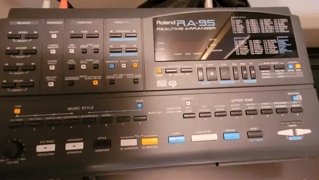 Piano TECHNICS PX5 + arrangeur ROLAND RA-95 – Ensemble complet! in Pianos & Keyboards in Laval / North Shore - Image 3