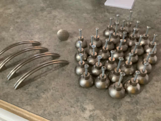 Cabinet Knobs in Hardware, Nails & Screws in Kamloops