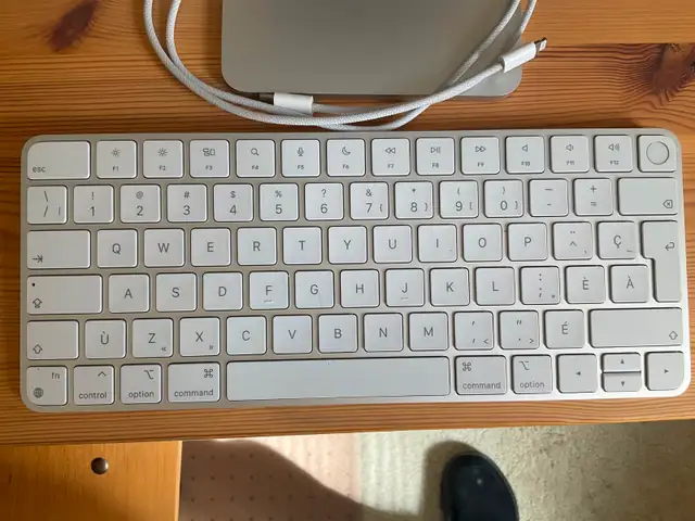 Ordinateur iMac Apple M3 in Desktop Computers in City of Montréal - Image 4