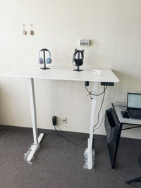 Electric adjustable standing desk, 1 year warranty