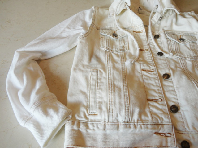 Forever 21 Ladies Teen Size S White Denim Jean Jacket with Hood in Women's - Tops & Outerwear in Kitchener / Waterloo - Image 3