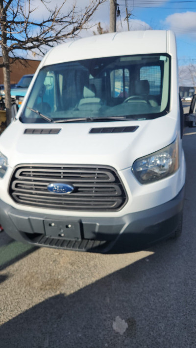 Ford transit 150 (2015)-(170,000)km